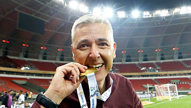 Tiago Nunes está sem clube desde a saída do Corinthians