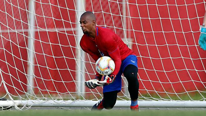 Goleiro Marcos vem atuando bem na meta paranista com a ausência do titular Alisson