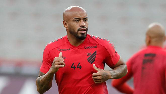 Thiago Heleno é mais uma baixa no setor defensivo