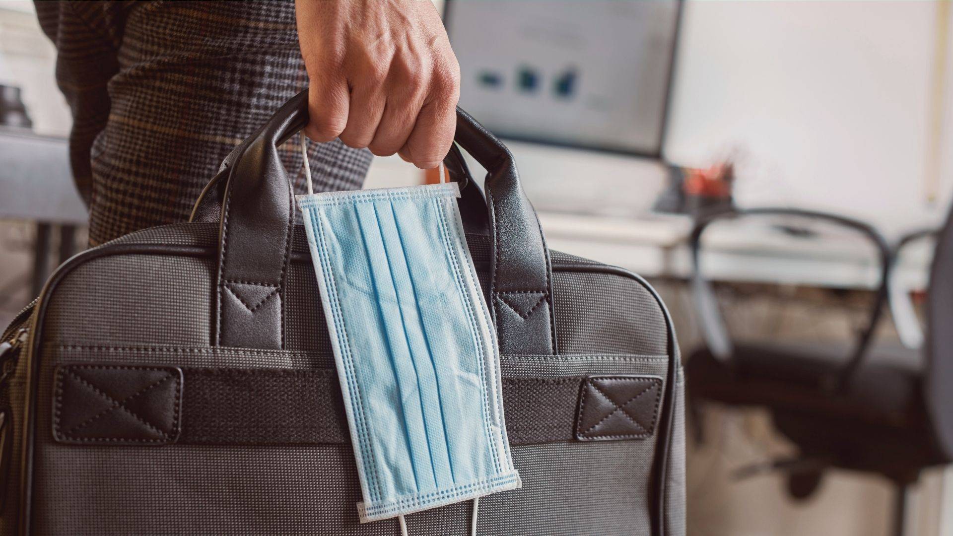 Item de proteção voltou a ser discutido depois que médico de Belo Horizonte ofereceu atestado para isentar o uso da máscara