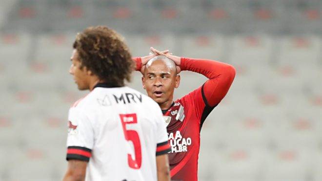 Walter perdeu pênalti no segundo tempo.
