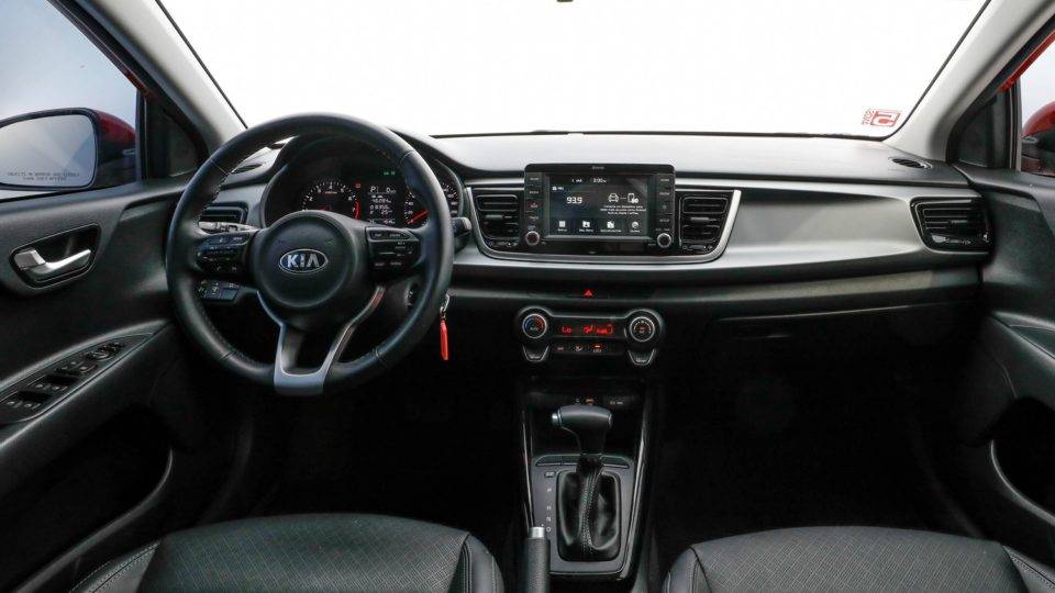 Kia Rio e interior com acabamento superior