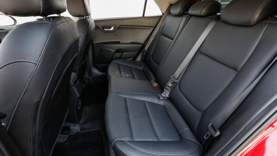 Os bancos do Kia Rio são em couro.