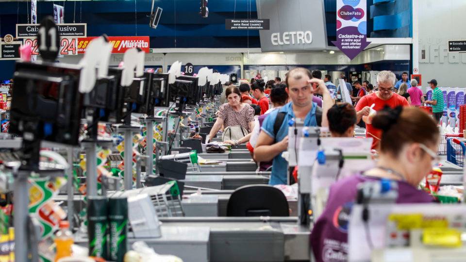 Loja da rede Muffato, uma das maiores cadeias de supermercados do país