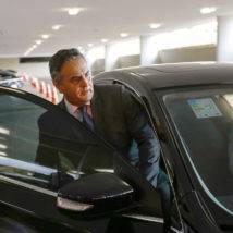 Possível candidatura de Aécio visa eleição de parlamentares para tentar evitar o fim do PSDB O deputado Aécio Neves (PSDB-MG) pode embarcar em uma candidatura à Presidência para salvar o PSDB do fim.