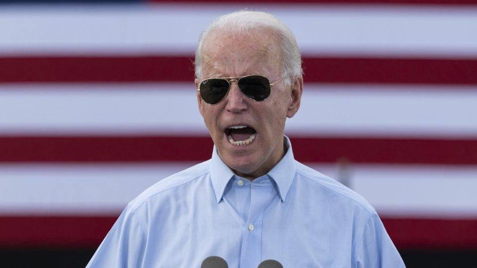 Biden vai manter as sanções que Trump impôs contra a China? O candidato democrata à eleição presidencial dos EUA, Joe Biden, em evento de campanha em Coconut Creek, Flórida, 29 de outubro
