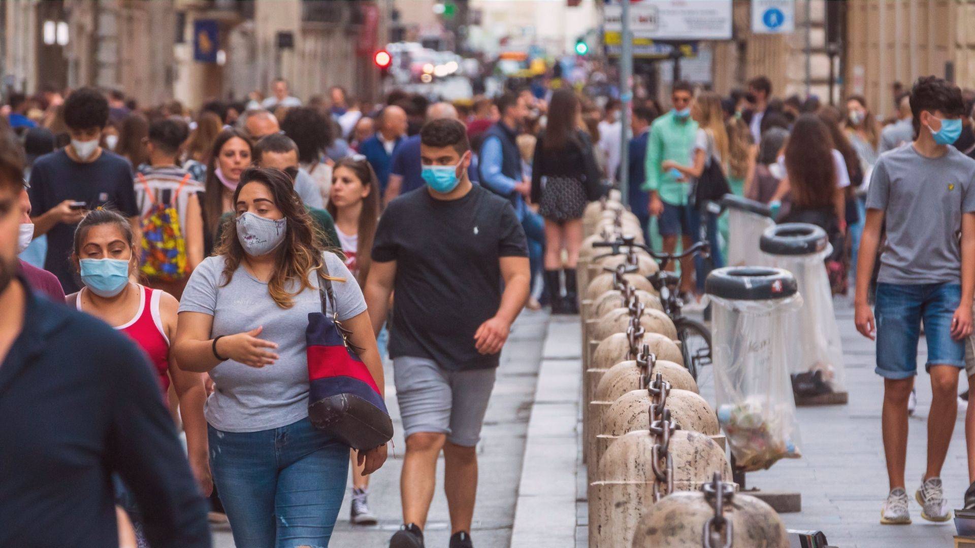 País continua estável em primeira onda, de acordo com especialistas, e sem previsão de queda ou aumento nos casos