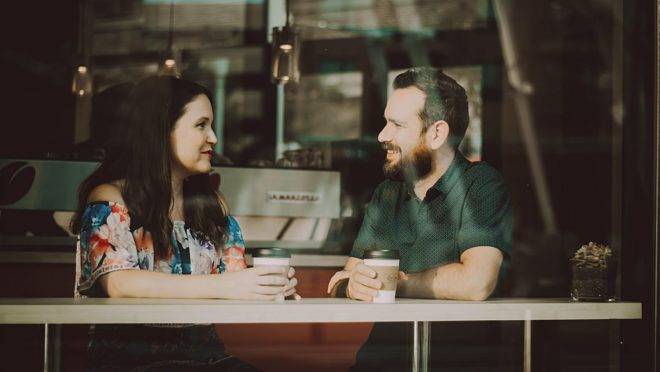 Quando a transparência é vivida no casamento, o relacionamento se torna mais duradouro e a intimidade entre o casal é fortalecida.
