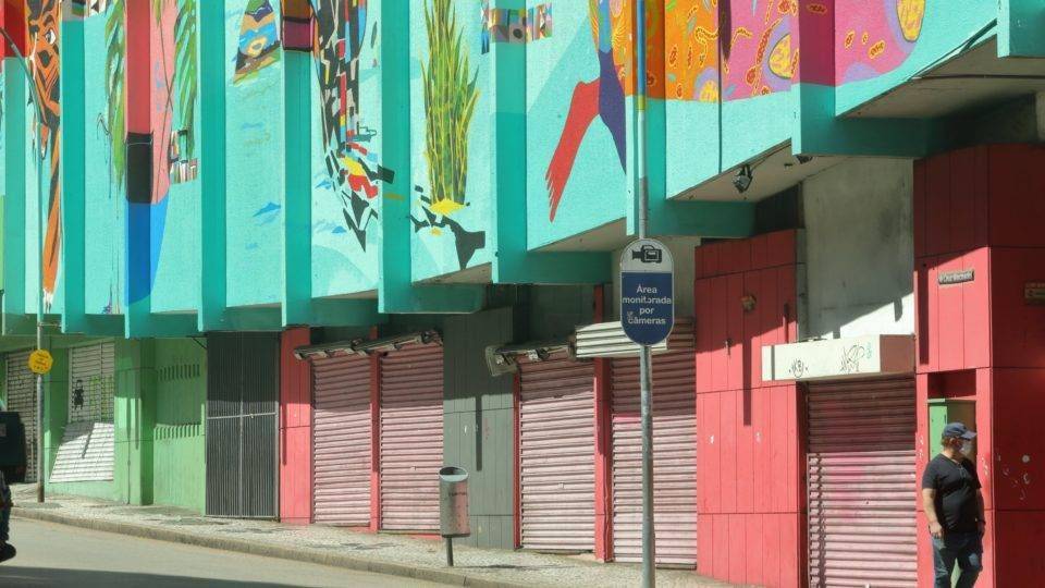 Estudo recomenda lockdown de três semanas em Curitiba Comércio fechado em Curitiba no início da pandemia.