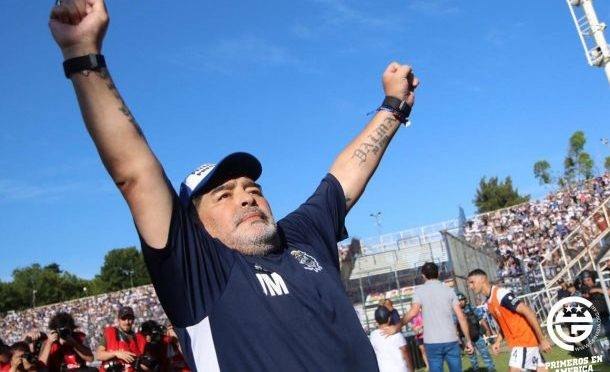 Cirurgia de Maradona foi um sucesso, diz médico.