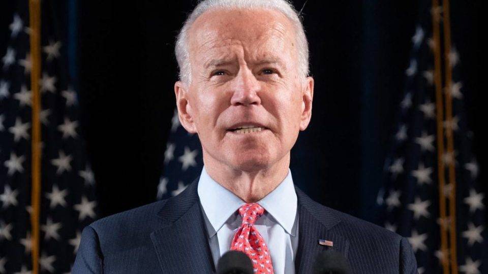 Equipe de campanha de Biden desaprova afirmação de Trump sobre parar contagem de votos