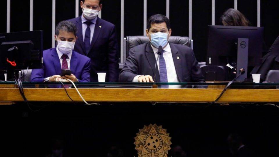 Deputados aprovam projeto que destina mais recursos para obras