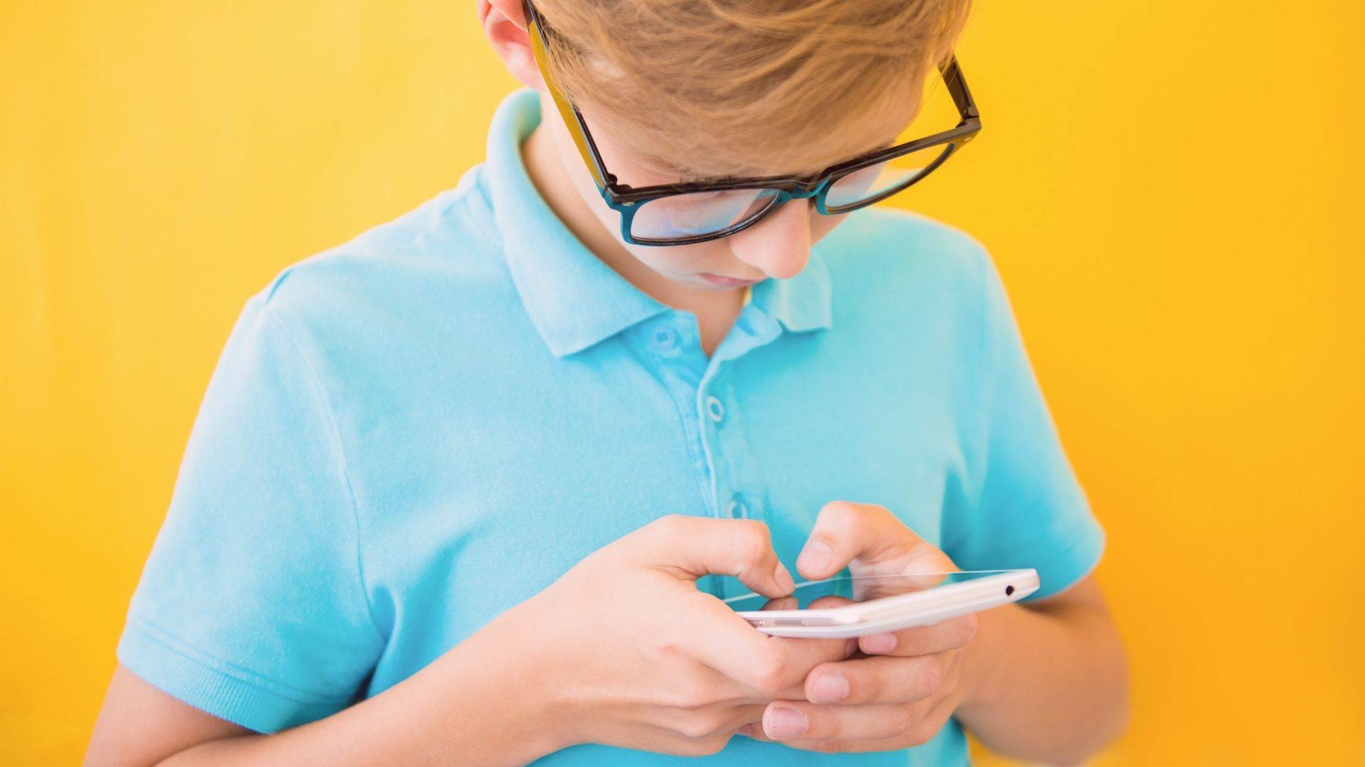 Miopia tem causas genéticas e ambientais, associadas também à falta de luz solar.