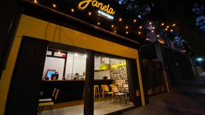 Nova operação do Janela em SP tem como carro-chefe os smash burgers.