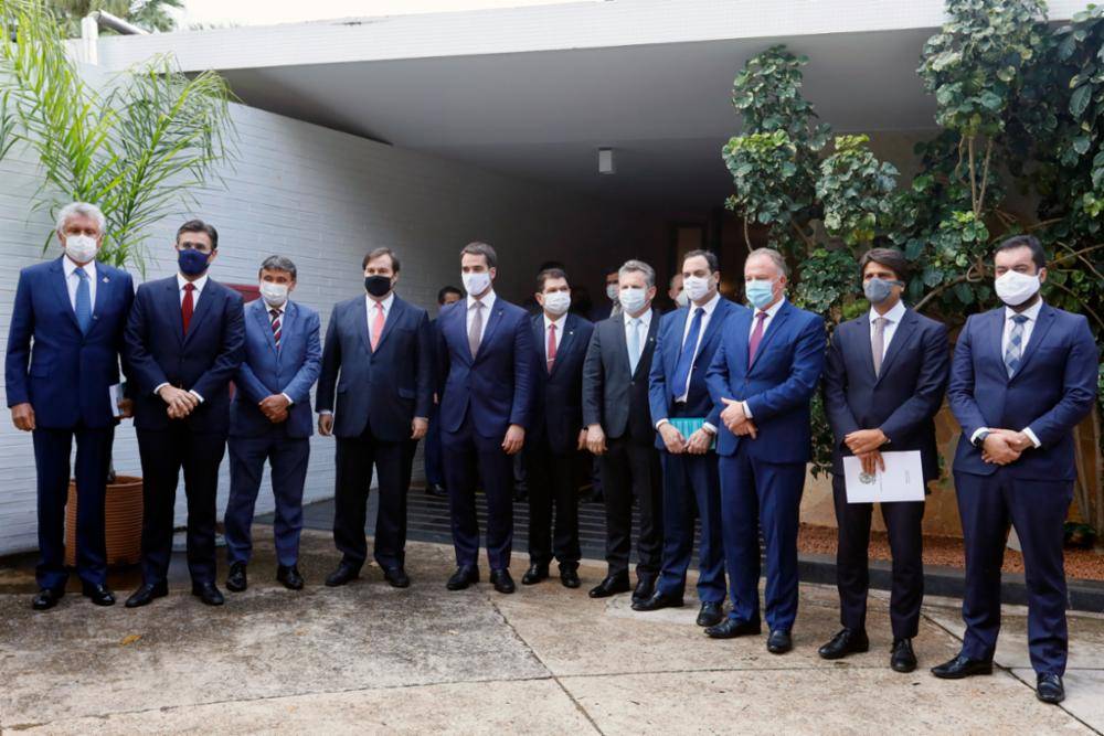 Governadores de oitos estados e mais o DF se reuniram com o presidente da Câmara, Rodrigo Maia, em busca de apoio à vacina contra Covid-19.