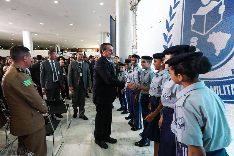 51 escolas cívico-militares foram instaladas na pandemia