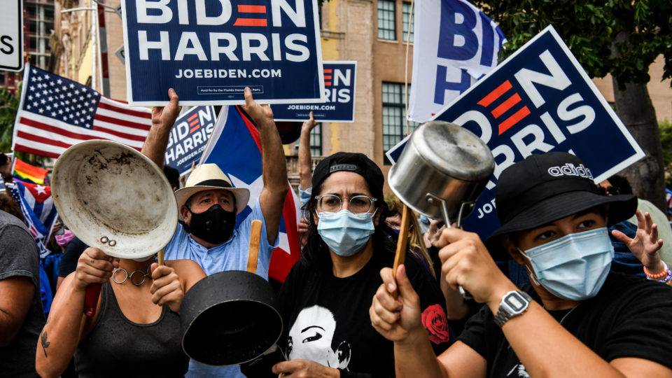 Apoiadores de Joe Biden celebram a eleição do democrata em Miami