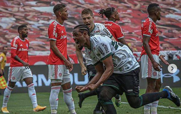 Sabino fez o gol de empate do Coritiba contra o Internacional Sabino fez o gol de empate do Coritiba contra o Internacional