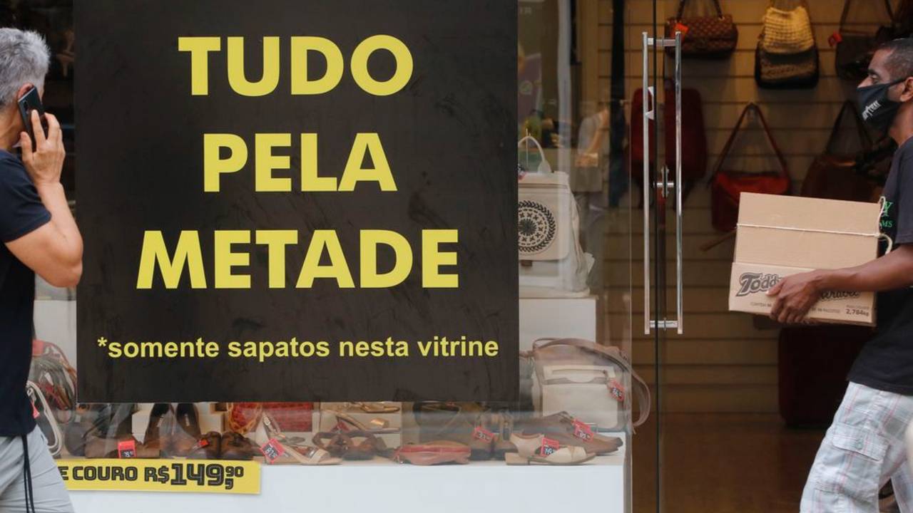 Cerca de R$ 130 bilhões devem ingressar na economia até o fim do ano via auxílio emergencial e saque emergencial do FGTS, garantindo a continuidade da retomada econômica nos últimos meses do ano.