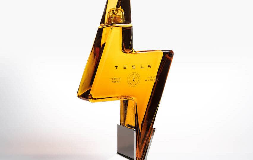 Edição limitada com garrafa em formato bastante inusitado.