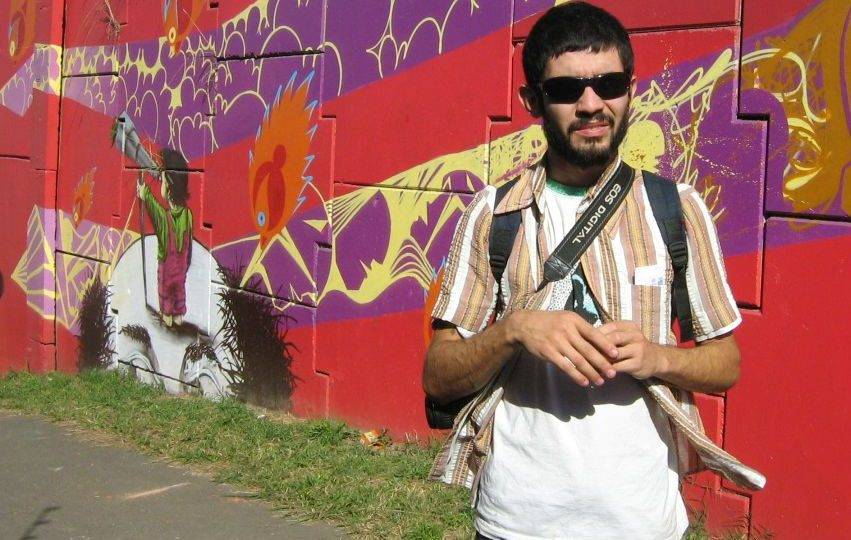 O estudante Silvio Rodolfo dos Santos de artes plásticas foi detido logo que desembarcou em Londres | Álbum da Família