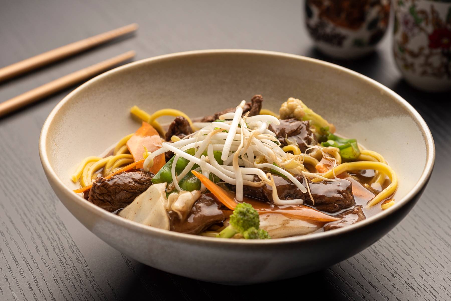 Yakisoba de mignon, opção de prato principal do Z. Sushi Lounge Bar. Yakisoba de mignon, opção de prato principal do Z. Sushi Lounge Bar.