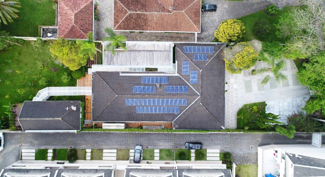 Vista aérea da sede do escritório de Curitiba que foi o primeiro edifício brasileiro a receber a certificação LEED Zero Carbon. Vista aérea da sede do escritório de Curitiba que foi o primeiro edifício brasileiro a receber a certificação LEED Zero Carbon.