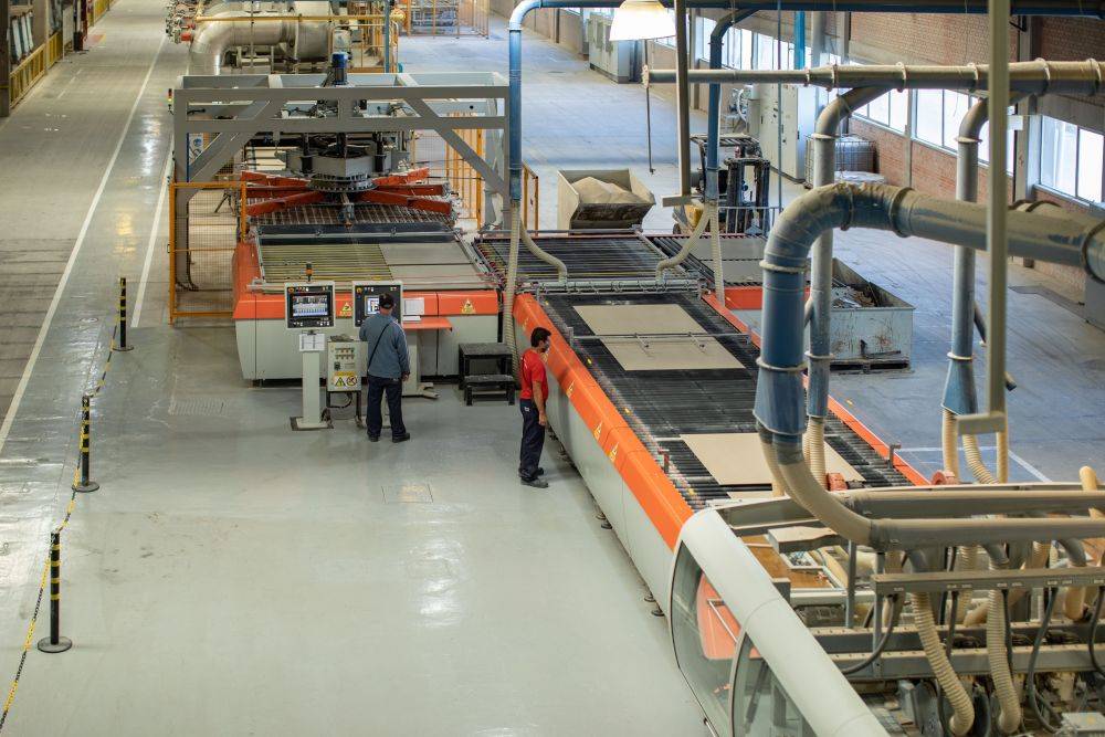 Linha de produção da Roca, que tem duas fábricas no Paraná