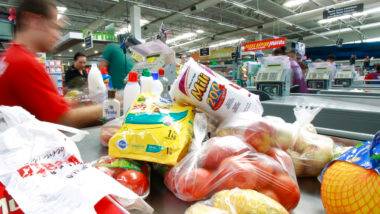 Como o neoliberalismo deu origem ao Bolsa Família Reoneração da cesta básica para repasse de recursos ao Bolsa Família não é novidade