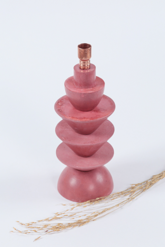 Castiçal é inspirado na obra de Rubem Valentim. Castiçal é inspirado na obra de Rubem Valentim.