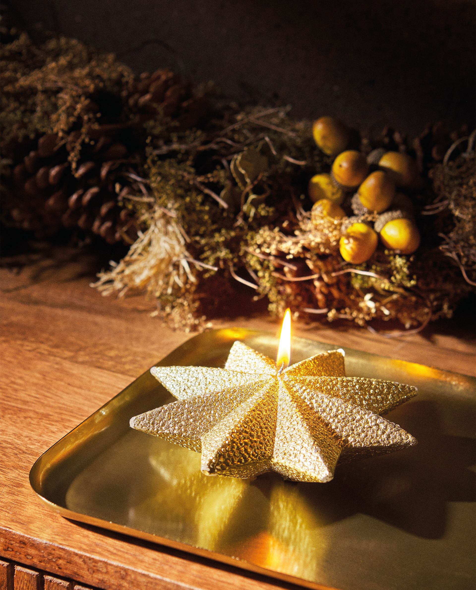 Em formato de estrela, esta vela se destaca pela beleza e originalidade. Em formato de estrela, esta vela se destaca pela beleza e originalidade.