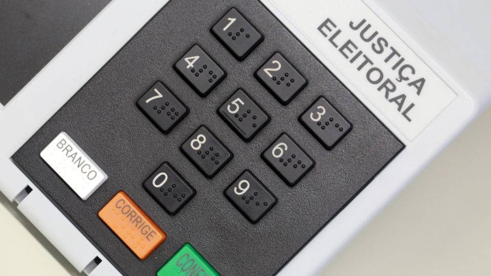 O que as maiores cidades do país revelam sobre ganhadores e perdedores da eleição Urna eletrônica