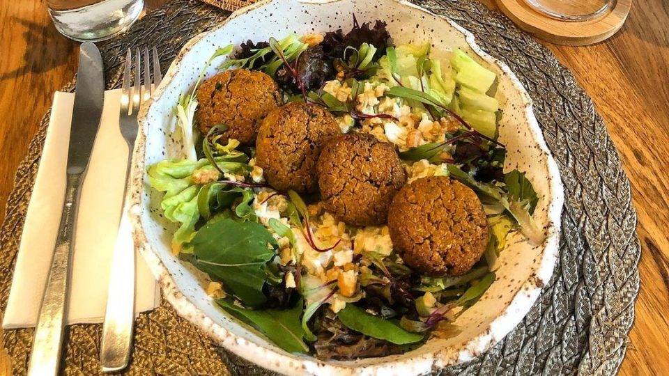 Alimentos plant-based: como pequenas e grandes empresas apostam nessa tendência Restaurante Aipo aposta na comida à base de plantas.