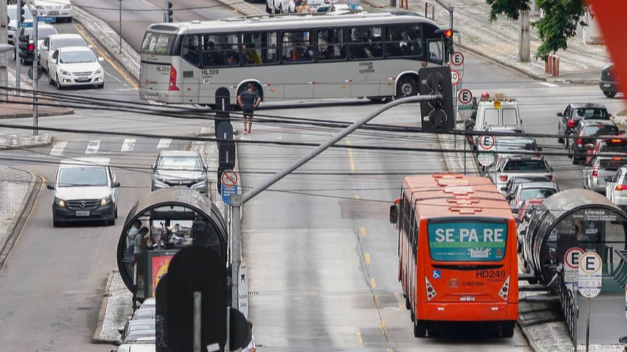 Ônibus em Curitiba: reforço para as eleições municipais