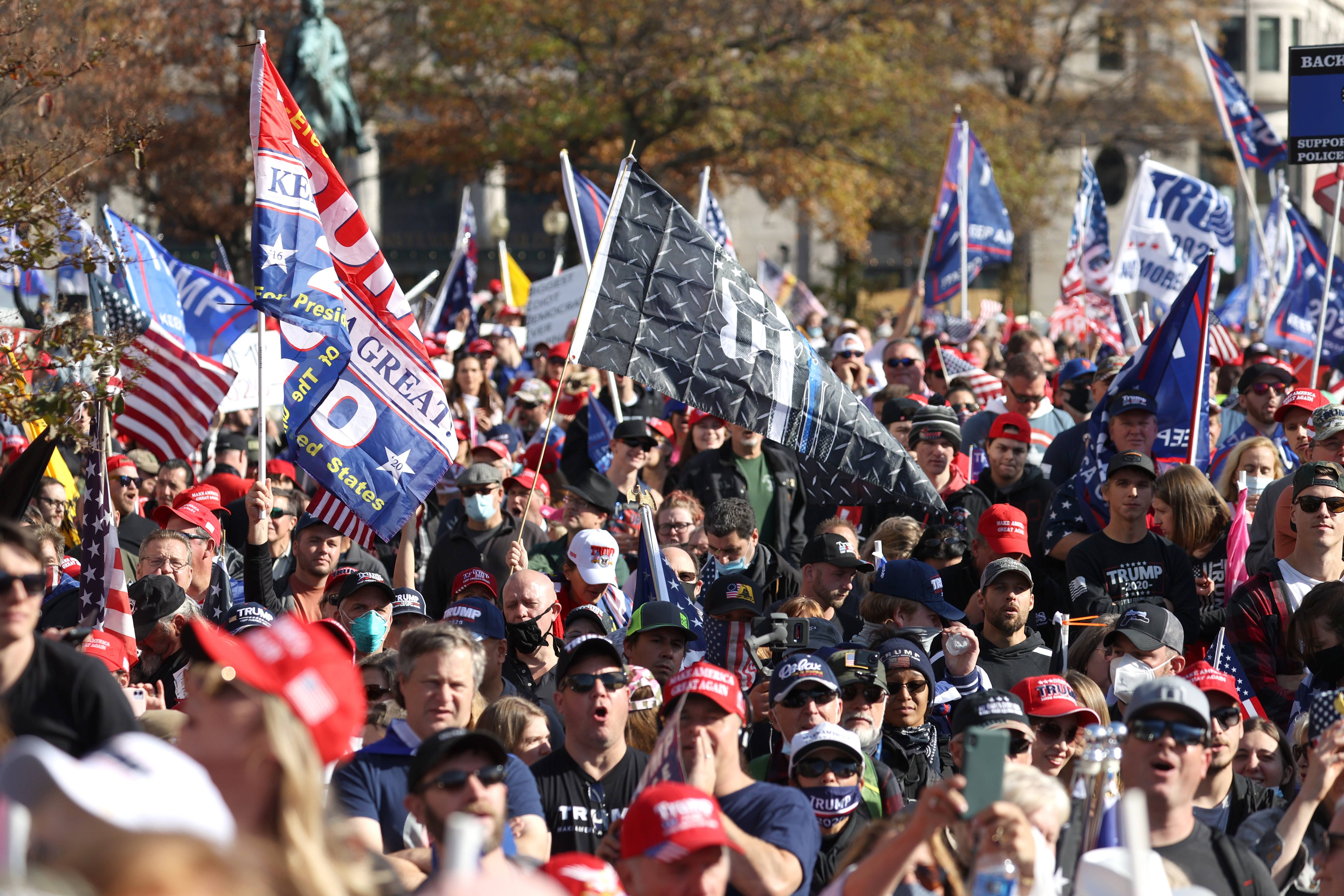 Em Washington, Trump comparece em manifestação e cumprimenta apoiadores