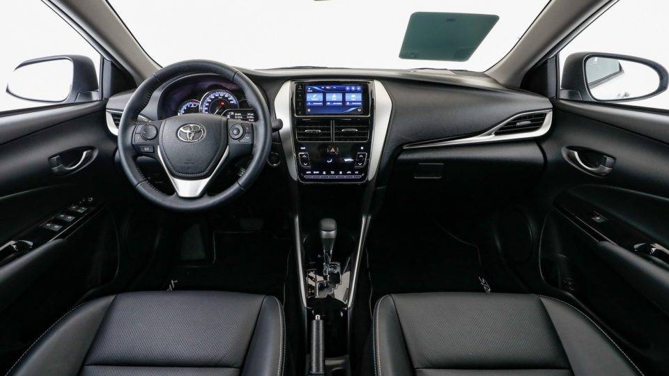 Interior do Toyota Yaris