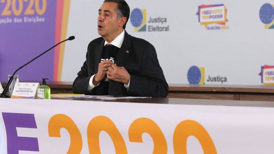 Barroso diz que PF recomendou centralização de votos no TSE O presidente do TSE, ministro Luís Roberto Barroso, fala à imprensa no Centro de Divulgação das Eleições (CDE) 2020