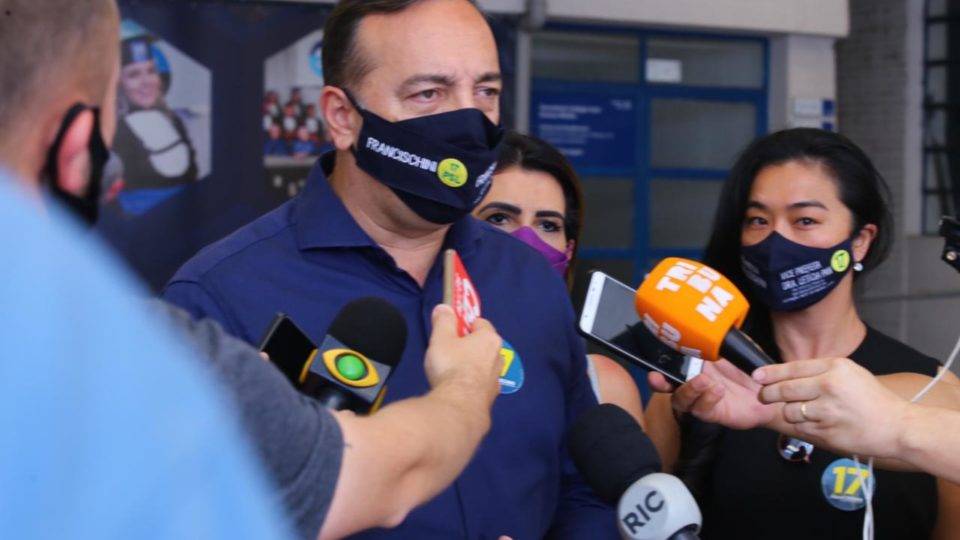 Francischini destaca alto número de abstenções e deseja sorte a Rafael Greca Fernando Francischini (PSL) destacou número de abstenções.
