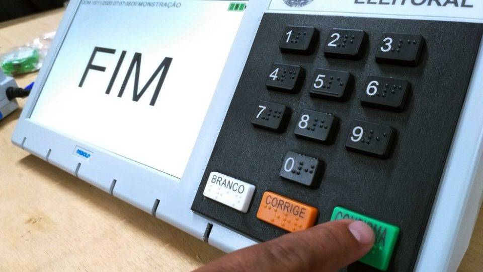 Advogados que assinam petição querem a anulação das eleições municipais deste ano e a designação de uma nova data para o pleito.