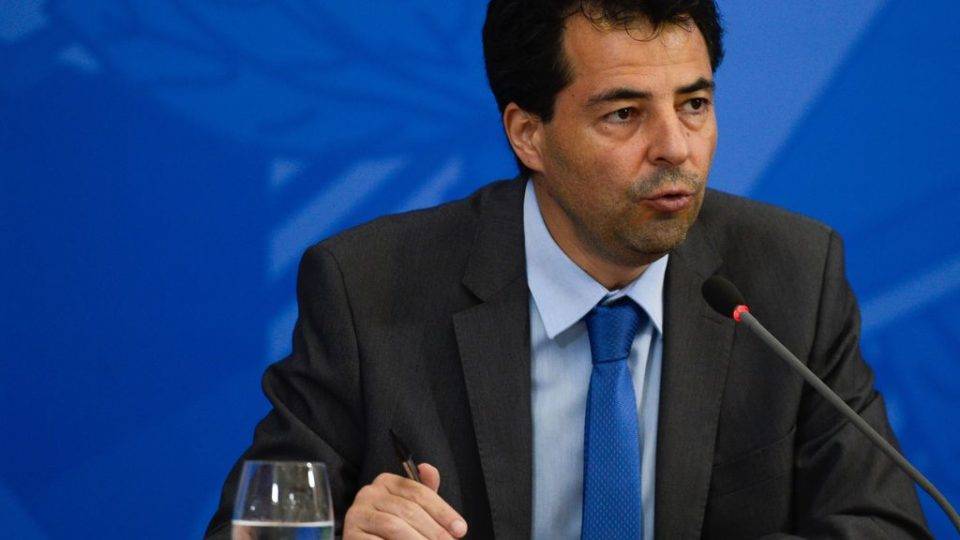 Probabilidade de 2ª onda é baixa e estados atingiram imunidade de rebanho, diz secretário de Guedes Secretário de Política Econômica do Ministério da Economia, Adolfo Sachsida.