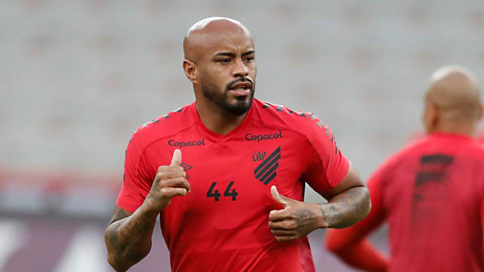 Athletico e Thiago Heleno serão julgados pela Corte Arbitral do Esporte Thiago Heleno e Athletico serão julgados pelo CAS