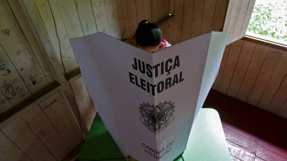 Eleitora vota no Pará no último domingo (15): partidos do Centrão elegeram mais prefeitos e vereadores do que em 2016.