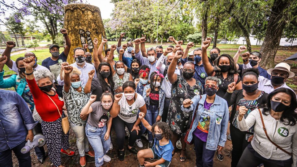 Após morte de homem negro, candidatos de Porto Alegre participam de atos contra racismo Sebastião Melo em ato antirracista