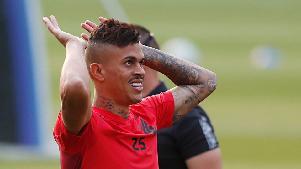 Dupla com Covid-19 e volante está suspenso: veja o provável Athletico Richard está suspenso no Athletico
