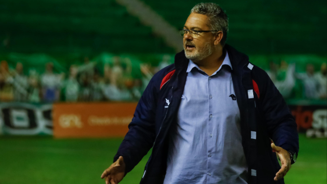 Micale ainda não venceu em seu retorno ao Paraná. Luca Erbes/Estadão Conteúdo Micale ainda não venceu em seu retorno ao Paraná. Luca Erbes/Estadão Conteúdo