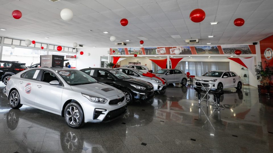 Showroom da concessionária Kia Sulpar, em Curitiba