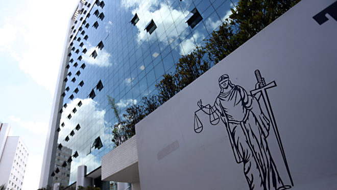 Órgão Especial do Tribunal de Justiça do Paraná decidiu remover a juíza Gisele da Comarca de Curitiba, mas ela continuará atuando como magistrada.