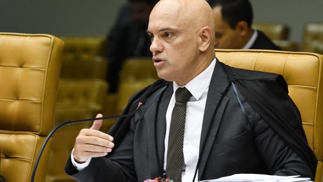 Moraes diz que incentivar agressões ao STF é um “atentado contra a democracia” Alexandre de Moraes é relator do inquérito que apura suposta interferência de Bolsonaro na Polícia Federal.