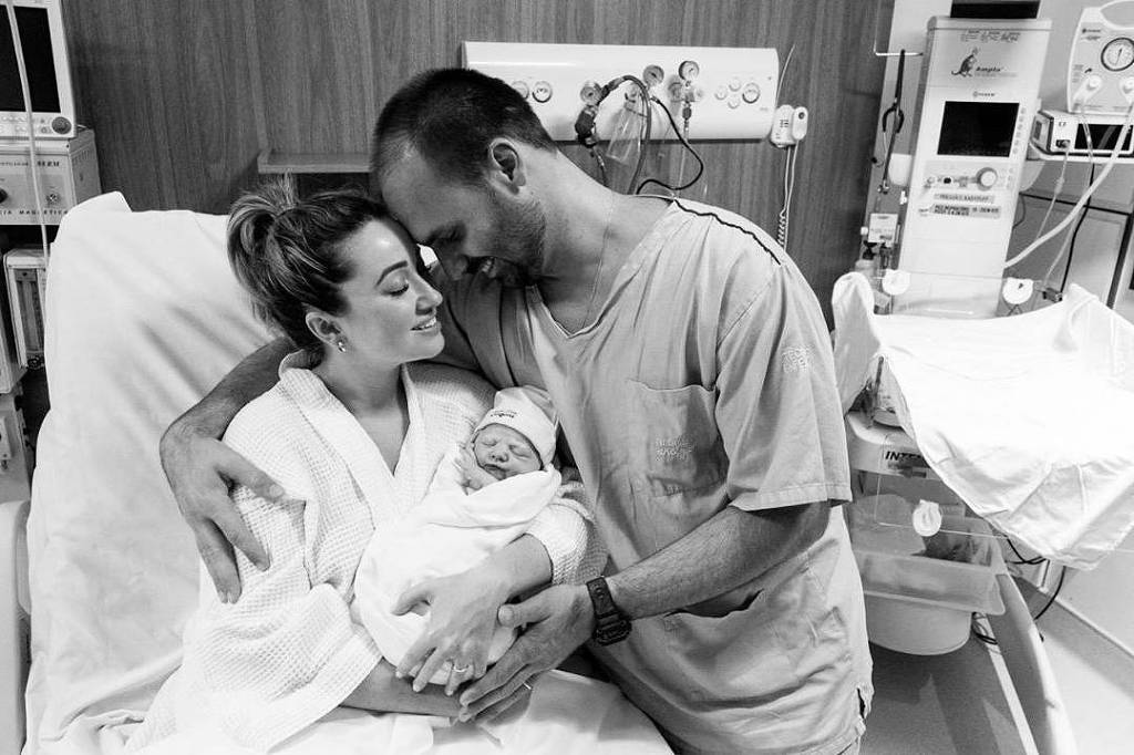 Heloisa e Eduardo Bolsonaro com a filha Geórgia.