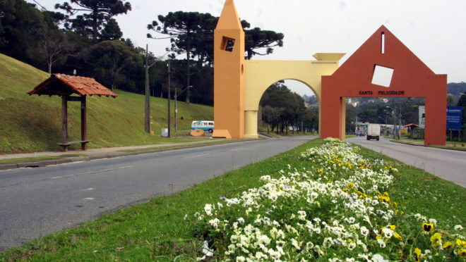 STA.FELICIDADE1LM – CURITIBA, 06/09/02 – TURISMO – PORTAL DE SANTA FELICIDADE. CREDITO: LUCIANE MOTTA / GAZETA DO POVO